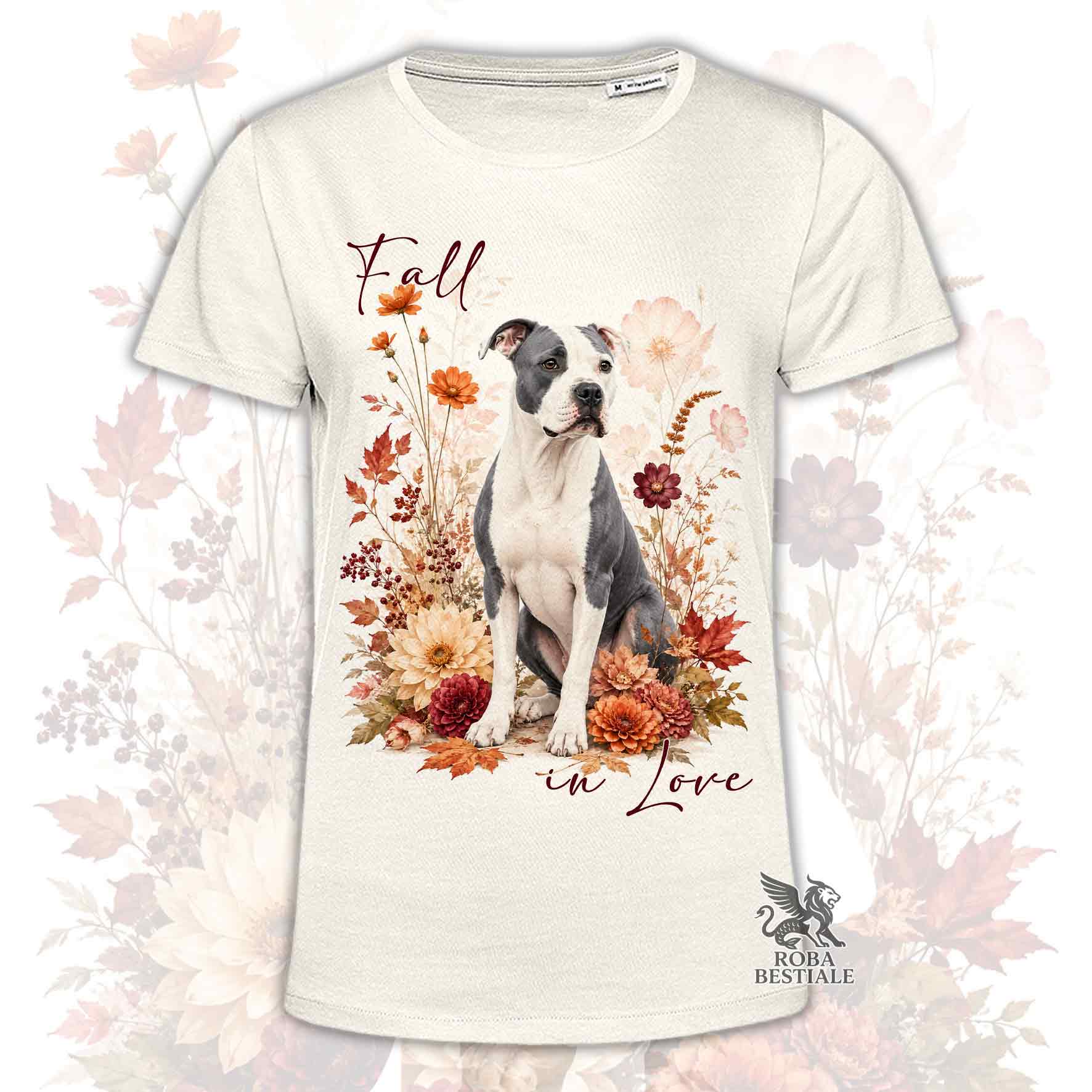 T-shirt beige stampata con un American Staffordshire Terrier seduto in mezzo a fiori e foglie autunnali. Grafica originale Roba Bestiale, collezione Fall