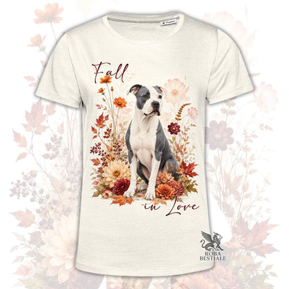 T-shirt beige stampata con un American Staffordshire Terrier seduto in mezzo a fiori e foglie autunnali. Grafica originale Roba Bestiale, collezione Fall