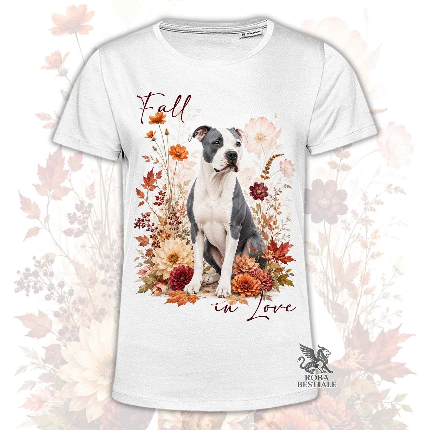 T-shirt bianca stampata con un American Staffordshire Terrier seduto in mezzo a fiori e foglie autunnali. Grafica originale Roba Bestiale, collezione Fall