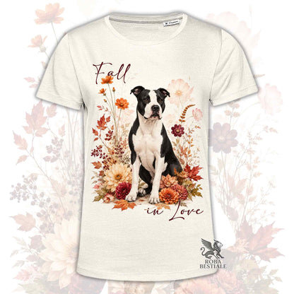 T-shirt beige stampata con un American Staffordshire Terrier seduto in mezzo a fiori e foglie autunnali. Grafica originale Roba Bestiale, collezione Fall