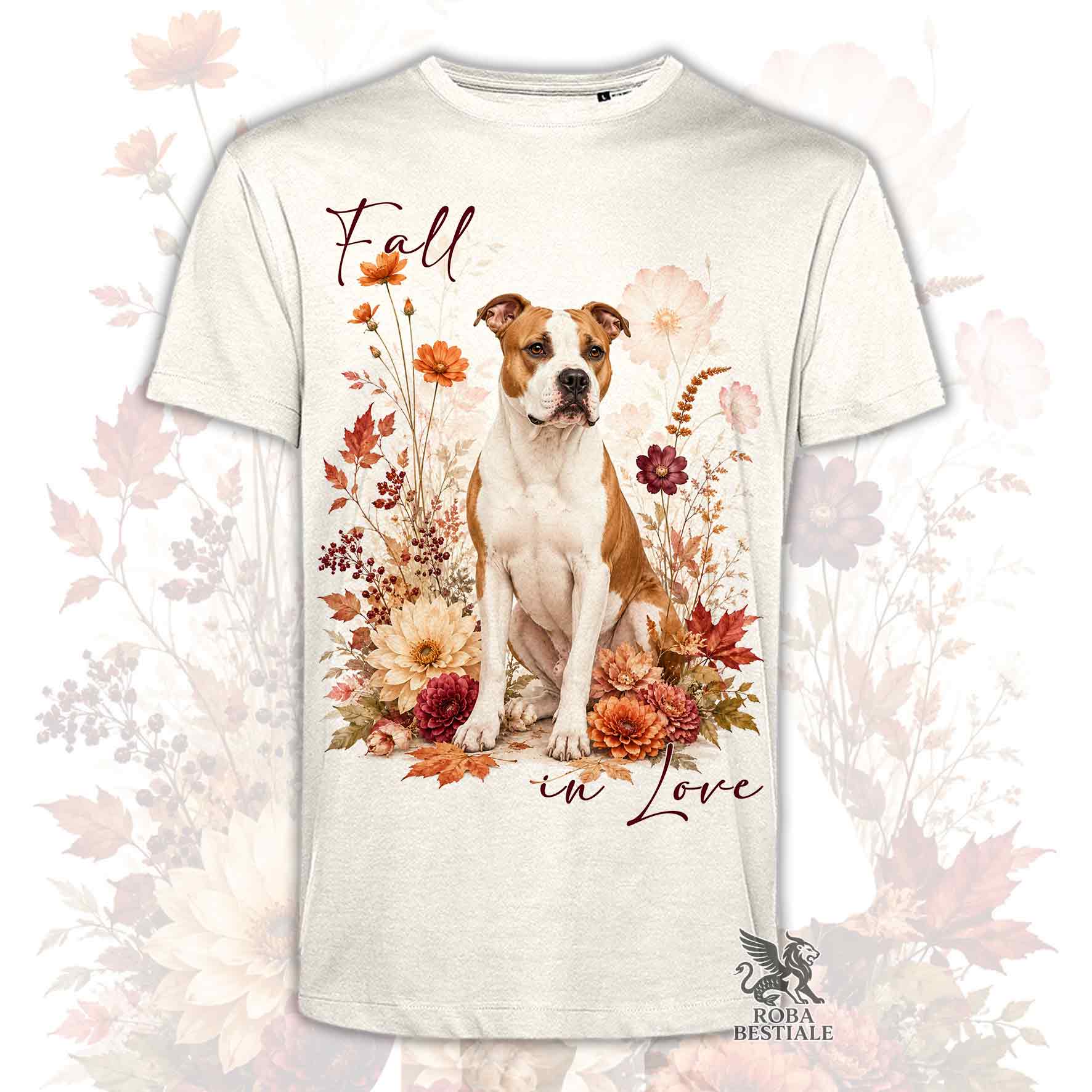 T-shirt beige stampata con un American Staffordshire Terrier seduto in mezzo a fiori e foglie autunnali. Grafica originale Roba Bestiale, collezione Fall in Love