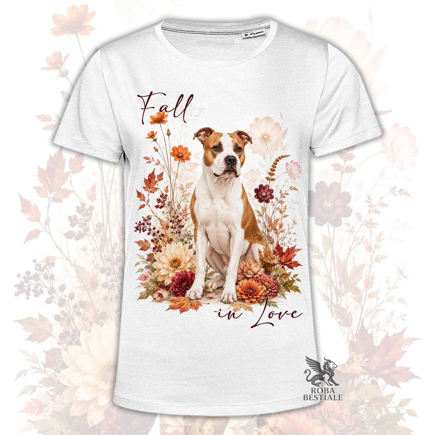 T-shirt bianca stampata con un American Staffordshire Terrier seduto in mezzo a fiori e foglie autunnali. Grafica originale Roba Bestiale, collezione Fall in Love
