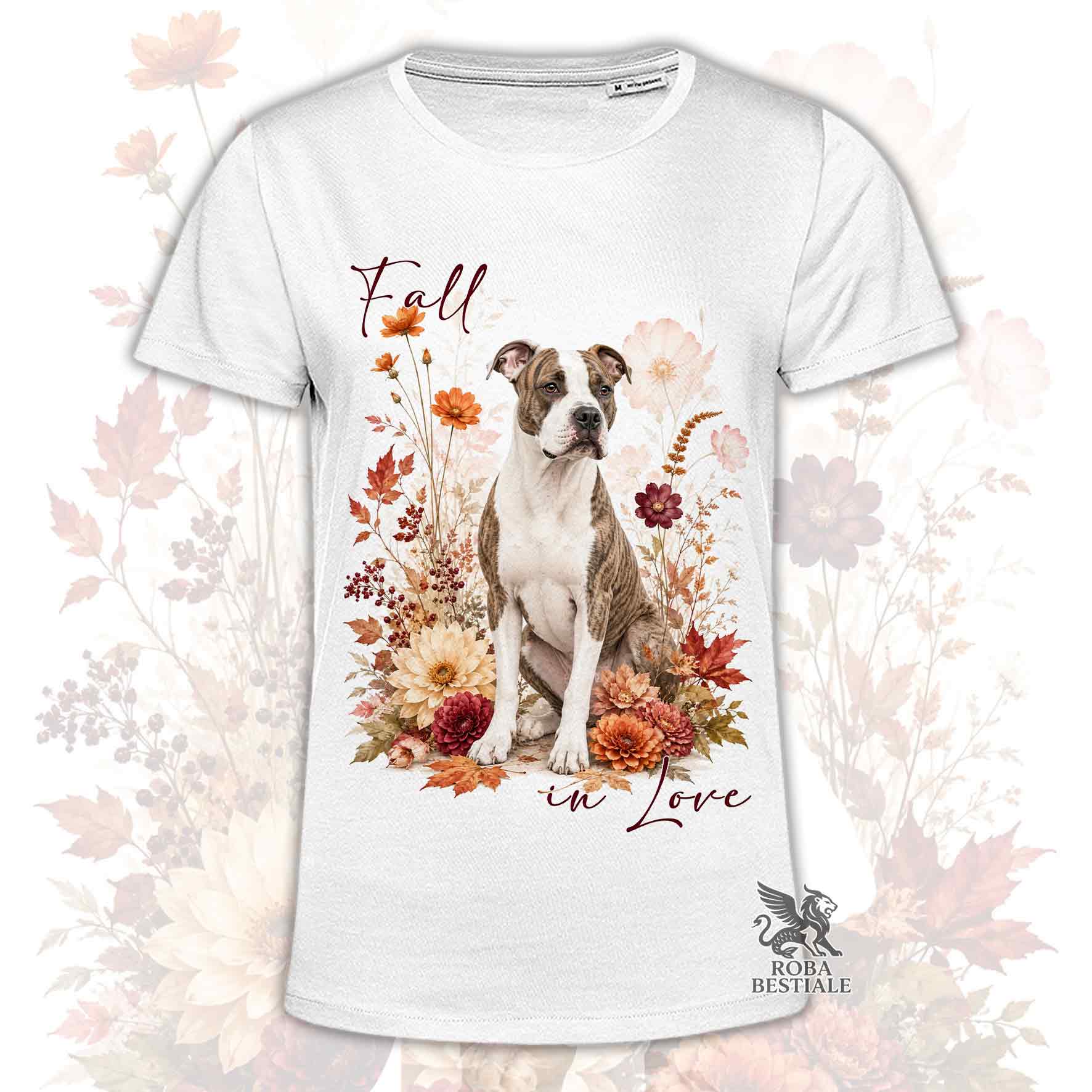 T-shirt bianca stampata con un American Staffordshire Terrier seduto in mezzo a fiori e foglie autunnali. Grafica originale Roba Bestiale, collezione Fall