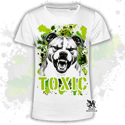 T-shirt bianca stampata con un American Staffordshire Terrier con espressione arrabbiata. Grafica originale Roba Bestiale, collezione Toxic