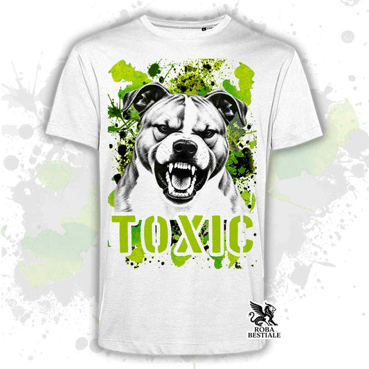 T-shirt bianca stampata con un American Staffordshire Terrier con espressione arrabbiata. Grafica originale Roba Bestiale, collezione Toxic