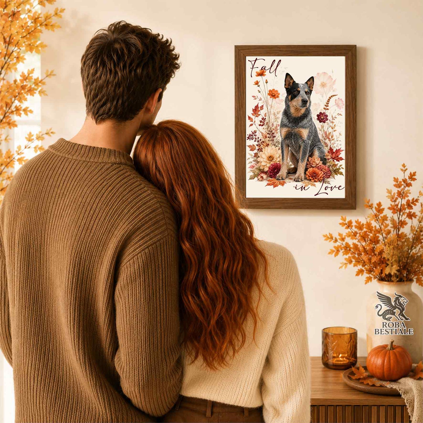 Quadretto con la stampa A4 di un Australian Cattle Dog seduto in mezzo a fiori e foglie autunnali. Grafica originale Roba Bestiale, collezione Fall in Love