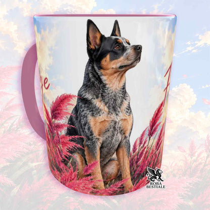 Tazza con cane Australian Cattle Dog, manico nero e fiori rosa