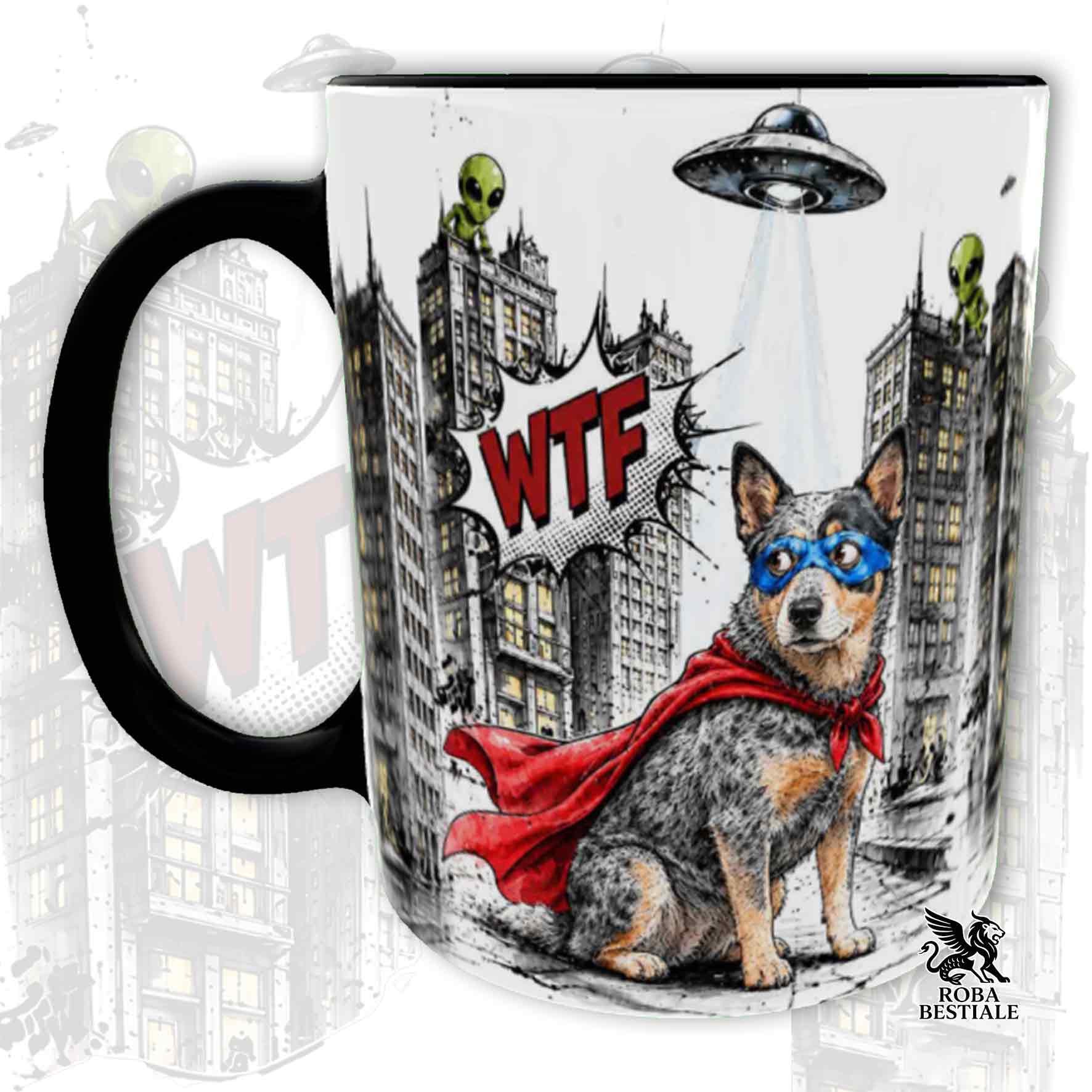 Tazza nera stampata con un Australian Cattle Dog con espressione sorpresa, vestito da Super Eroe. Grafica originale Roba Bestiale, collezione Hero