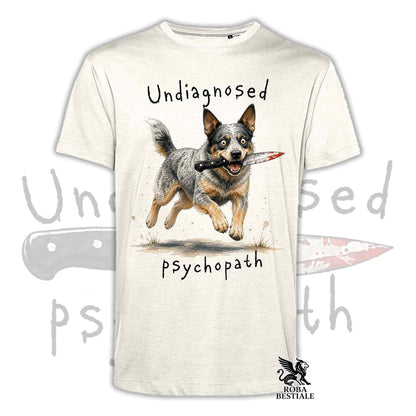 T-shirt beige stampata con un Australian Cattle Dog che tiene un coltello tra i denti. Grafica originale Roba Bestiale, collezione Psychopath