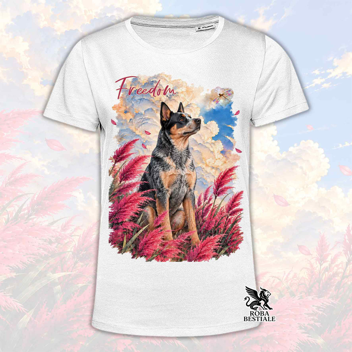 T-shirt bianca con stampa AUSTRALIAN CATTLE DOG e piume rosa/blu, logo ROBA BESTIALE
