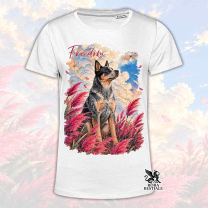 T-shirt bianca con stampa AUSTRALIAN CATTLE DOG e piume rosa/blu, logo ROBA BESTIALE