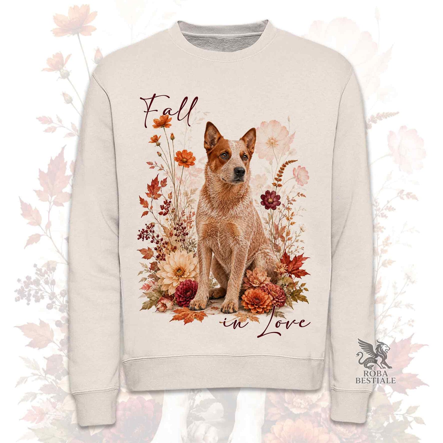 Felpa girocollo beige stampata con un Australian Cattle Dog seduto in mezzo a fiori e foglie autunnali. Grafica originale Roba Bestiale, collezione Fall in Love