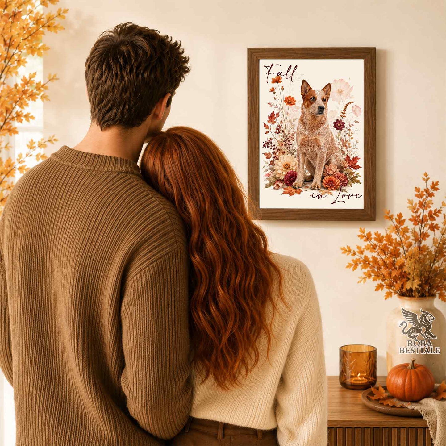 Quadretto con la stampa A4 di un Australian Cattle Dog seduto in mezzo a fiori e foglie autunnali. Grafica originale Roba Bestiale, collezione Fall in Love