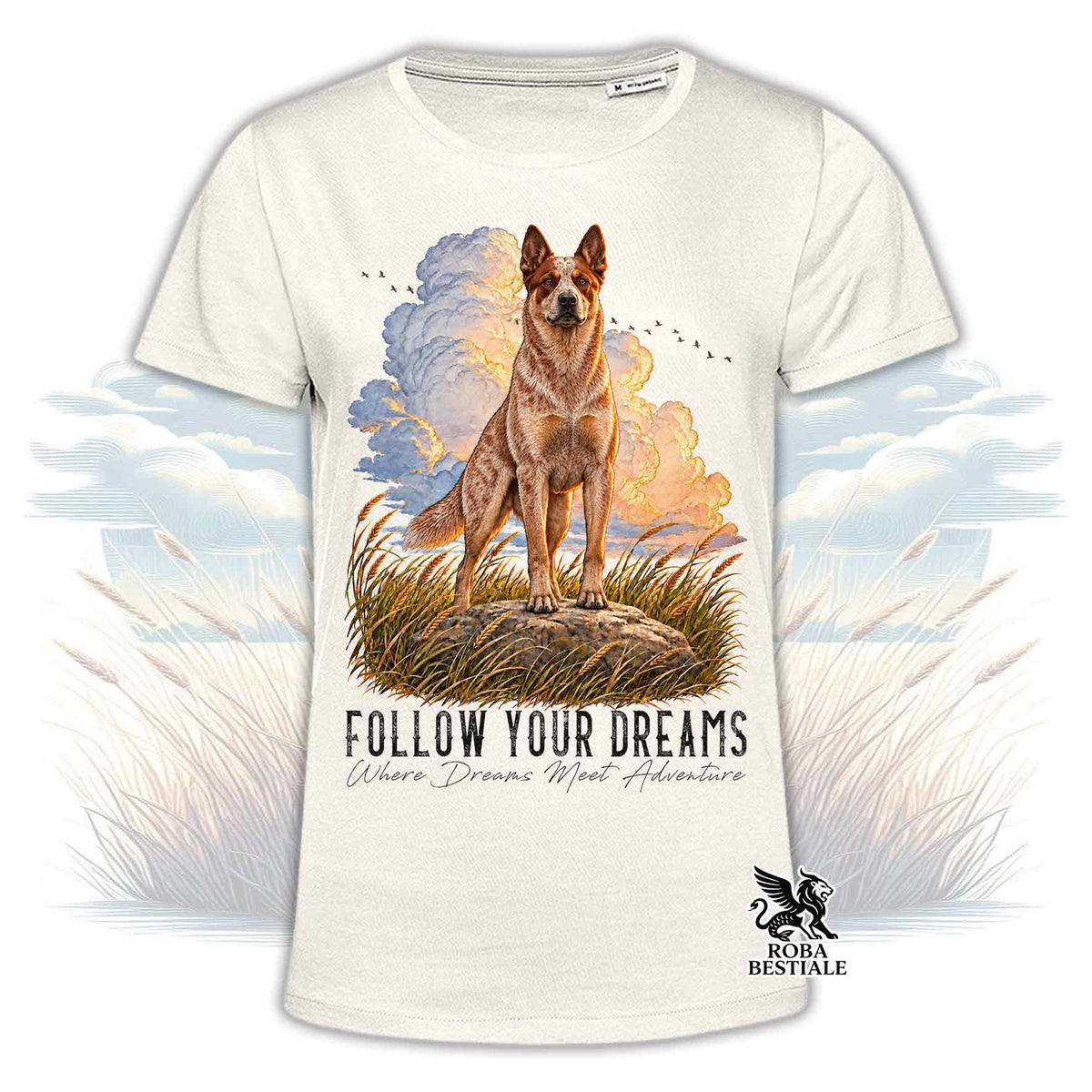 T-shirt beige stampata con un Australian Cattle Dog. Grafica originale Roba Bestiale, collezione Dream