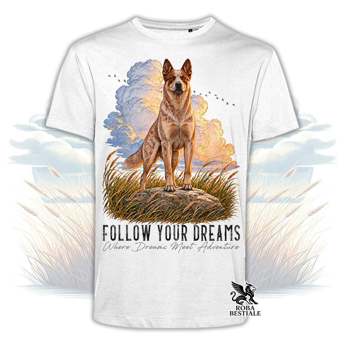 T-shirt bianca stampata con un Australian Cattle Dog. Grafica originale Roba Bestiale, collezione Dream