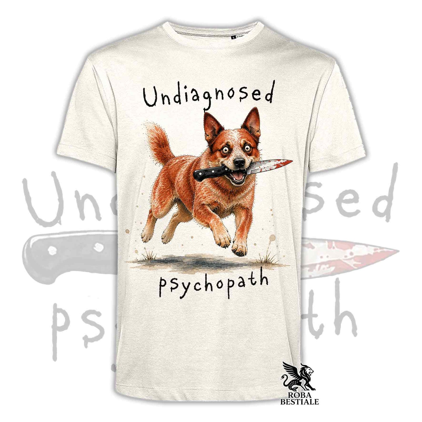 T-shirt beige stampata con un Australian Cattle Dog che tiene un coltello tra i denti. Grafica originale Roba Bestiale, collezione Psychopath