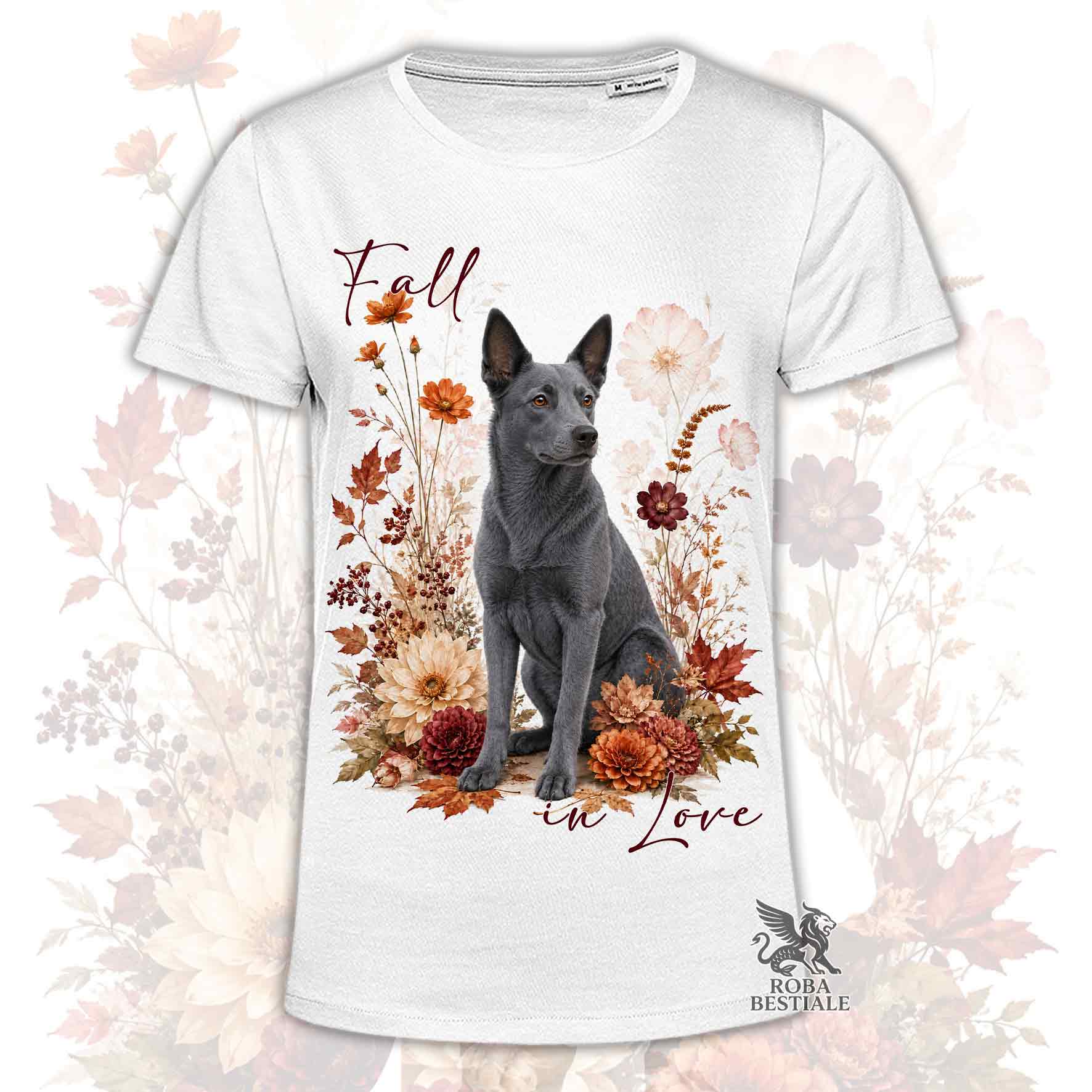 T-shirt bianca stampata con un Australian Kelpie seduto in mezzo a fiori e foglie autunnali. Grafica originale Roba Bestiale, collezione Fall