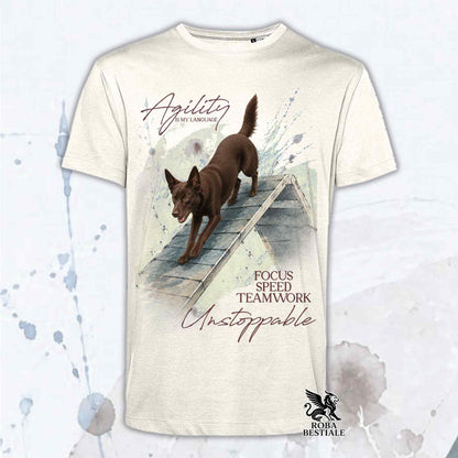 T-shirt beige stampata con un Australian Kelpie che fa Agility. Grafica originale Roba Bestiale, collezione A-Frame