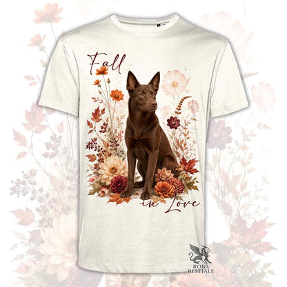 T-shirt beige stampata con un Australian Kelpie seduto in mezzo a fiori e foglie autunnali. Grafica originale Roba Bestiale, collezione Fall