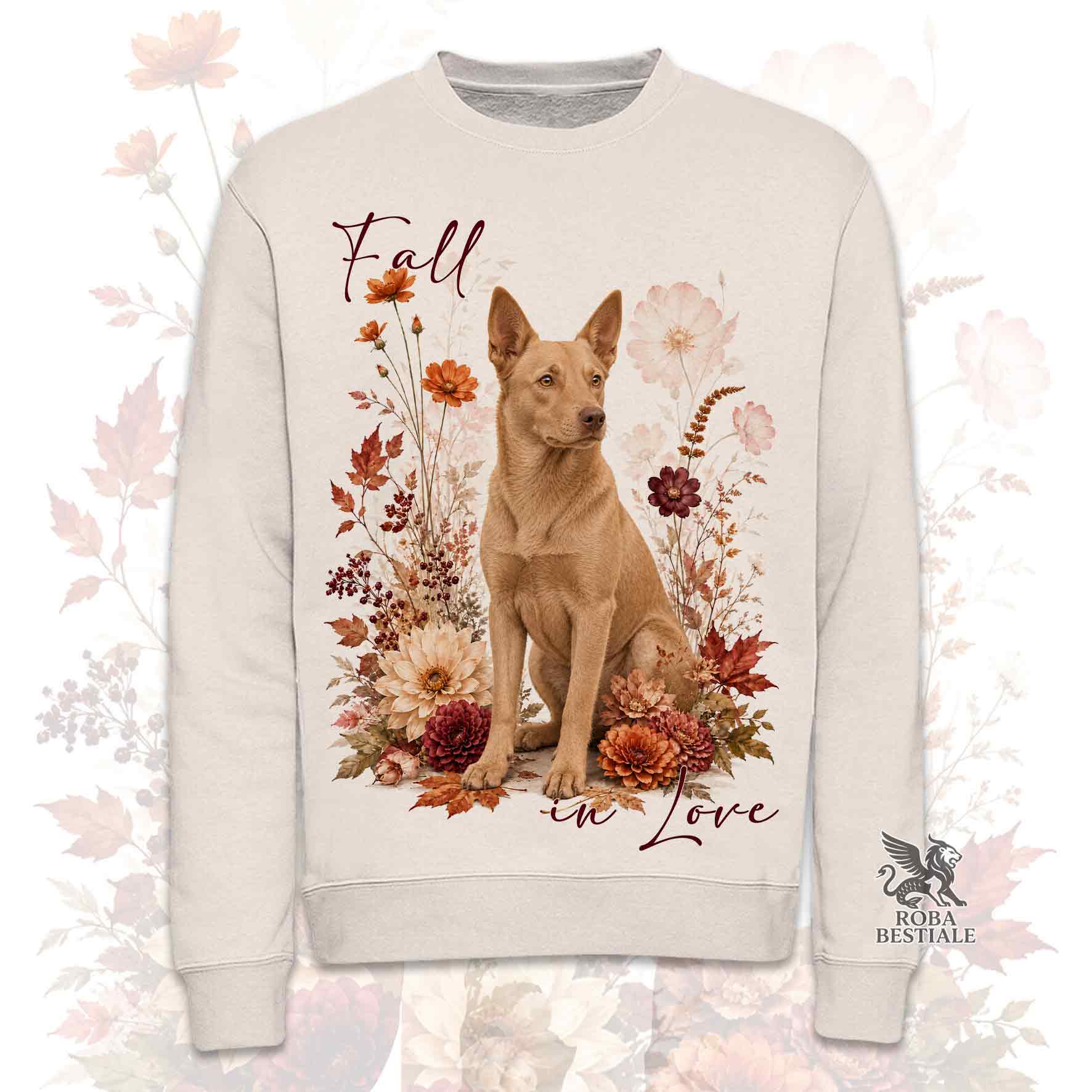 Felpa girocollo beige stampata con un Australian Kelpie seduto in mezzo a fiori e foglie autunnali. Grafica originale Roba Bestiale, collezione Fall in Love