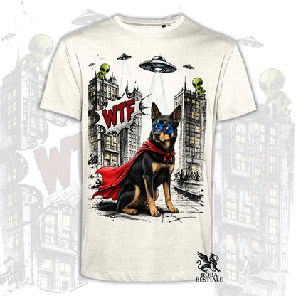 T-shirt beige stampata con un Australian Kelpie con espressione sorpresa, vestito da Super Eroe. Grafica originale Roba Bestiale, collezione Hero