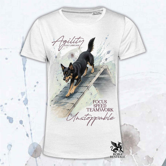 T-shirt bianca stampata con un Australian Kelpie che fa Agility. Grafica originale Roba Bestiale, collezione A-Frame