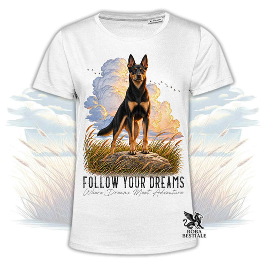 T-shirt bianca stampata con un Australian Kelpie. Grafica originale Roba Bestiale, collezione Dream