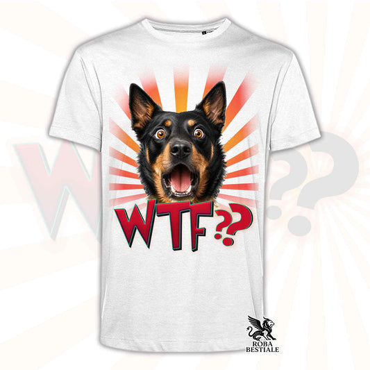 T-shirt bianca stampata con un Australian Kelpie con espressione sorpresa. Grafica originale Roba Bestiale, collezione WTF??