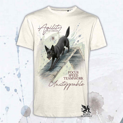 T-shirt bianca stampata con un Australian Kelpie che fa Agility. Grafica originale Roba Bestiale, collezione A-Frame