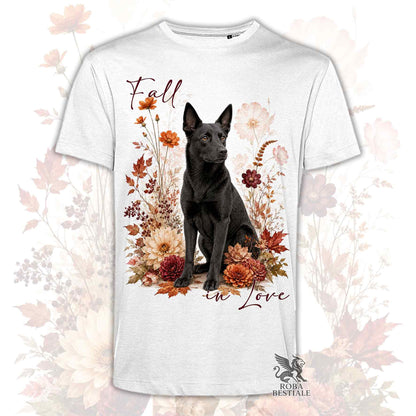 T-shirt bianca stampata con un Australian Kelpie seduto in mezzo a fiori e foglie autunnali. Grafica originale Roba Bestiale, collezione Fall