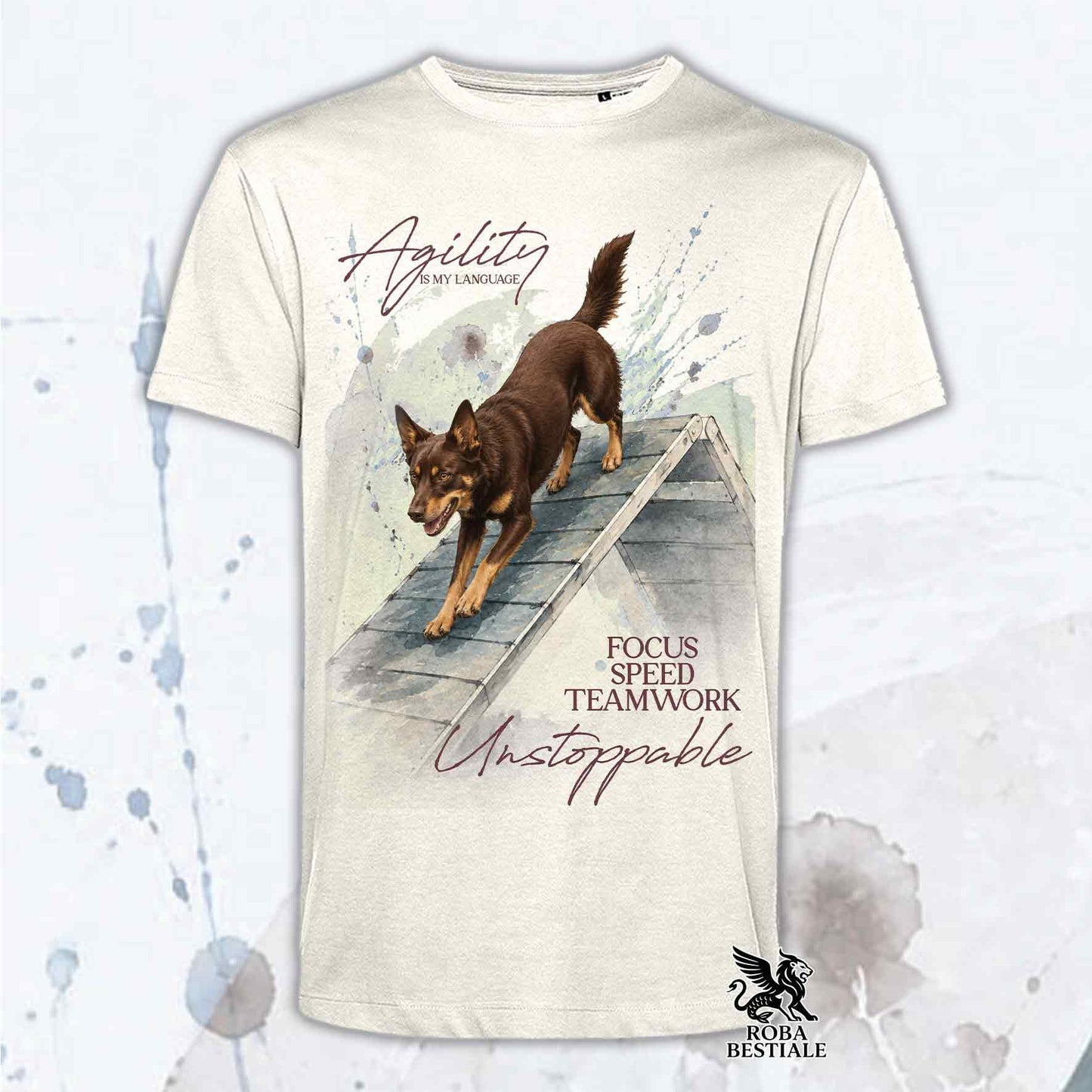 T-shirt bianca stampata con un Australian Kelpie che fa Agility. Grafica originale Roba Bestiale, collezione A-Frame