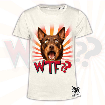 T-shirt beige stampata con un Australian Kelpie rosso focato con espressione sorpresa. Grafica originale Roba Bestiale, collezione WTF??
