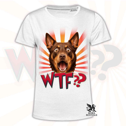 T-shirt bianca stampata con un Australian Kelpie rosso focato con espressione sorpresa. Grafica originale Roba Bestiale, collezione WTF??