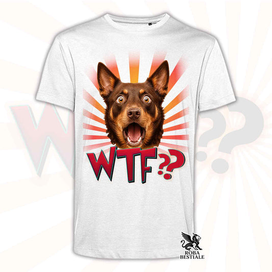 T-shirt bianca stampata con un Australian Kelpie rosso focato con espressione sorpresa. Grafica originale Roba Bestiale, collezione WTF??