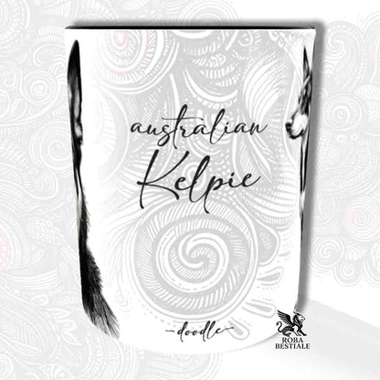 Tazza bianca con dettagli neri, stampata con un Australian Kelpie, grafica Doodle