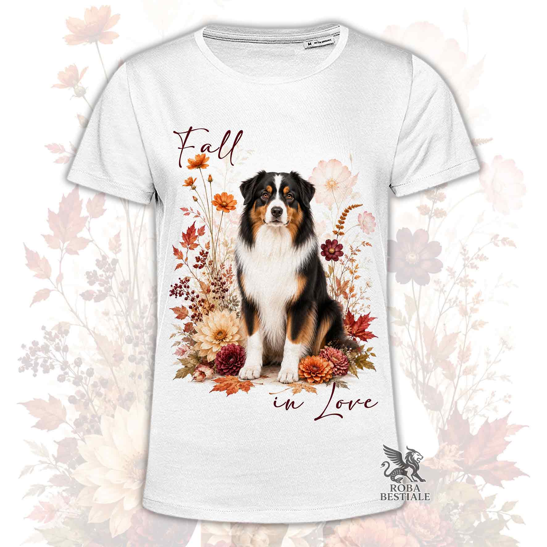 T-shirt bianca stampata con un Australian Shepherd seduto in mezzo a fiori e foglie autunnali. Grafica originale Roba Bestiale, collezione Fall in Love