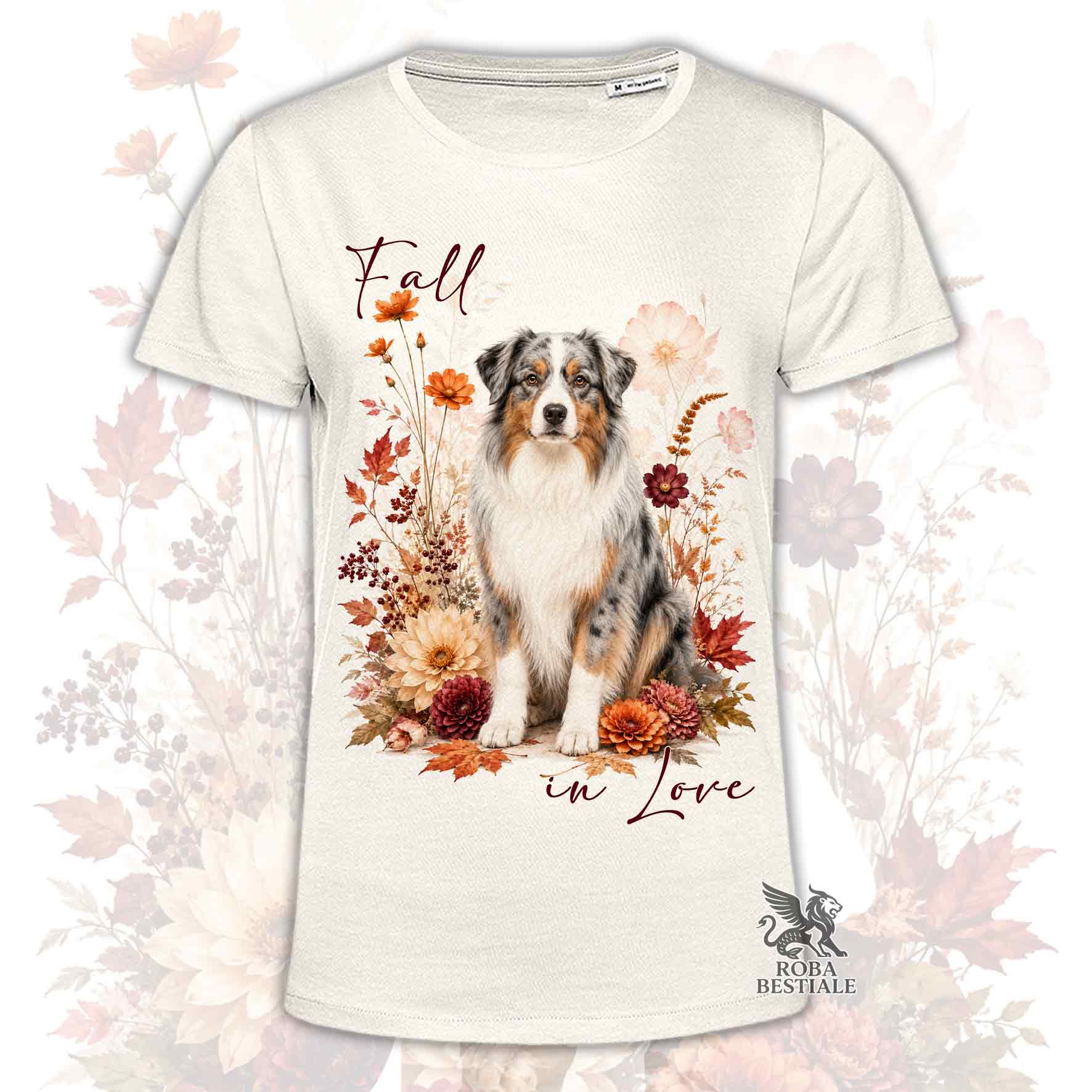 T-shirt beige stampata con un Australian Shepherd seduto in mezzo a fiori e foglie autunnali. Grafica originale Roba Bestiale, collezione Fall in Love