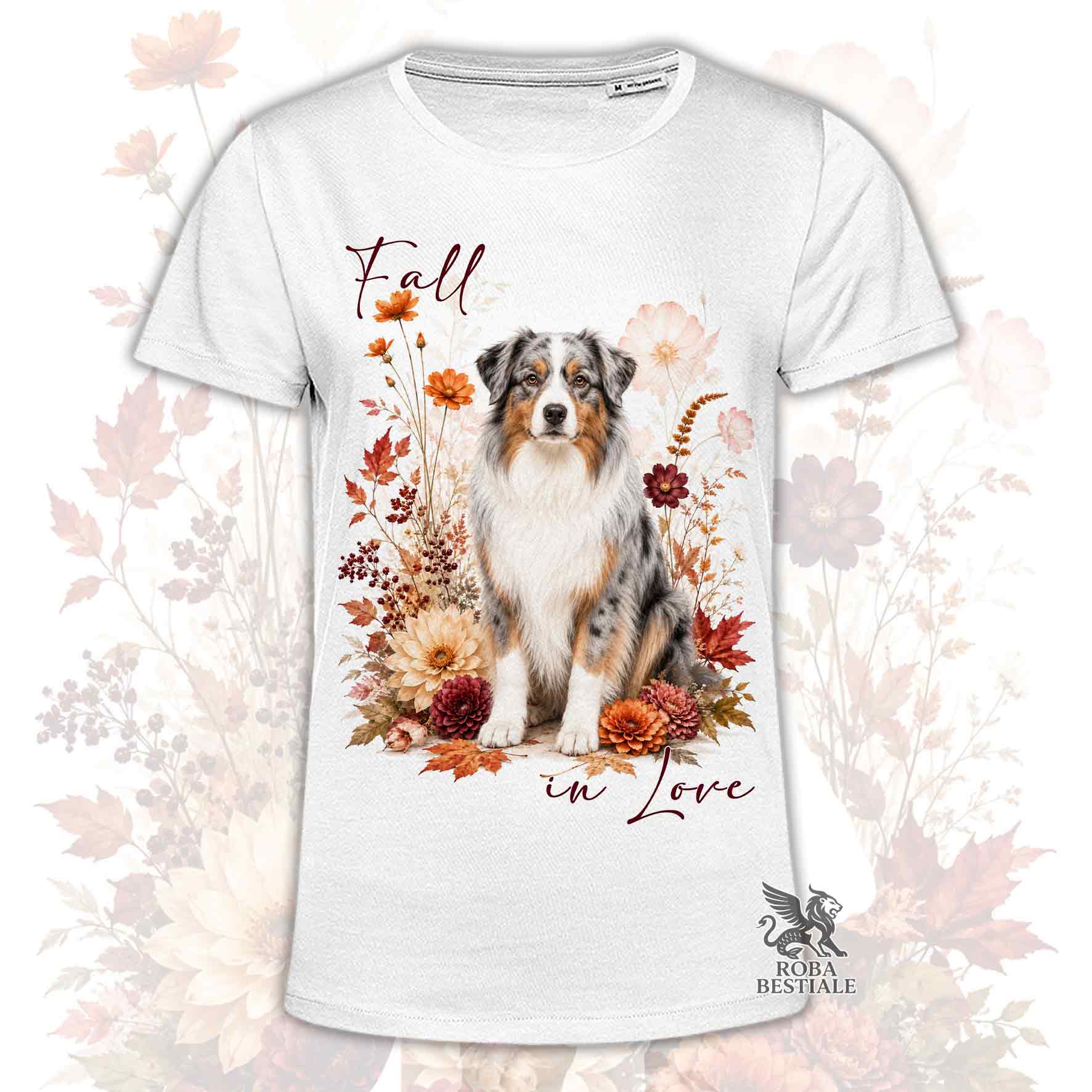 T-shirt bianca stampata con un Australian Shepherd seduto in mezzo a fiori e foglie autunnali. Grafica originale Roba Bestiale, collezione Fall in Love