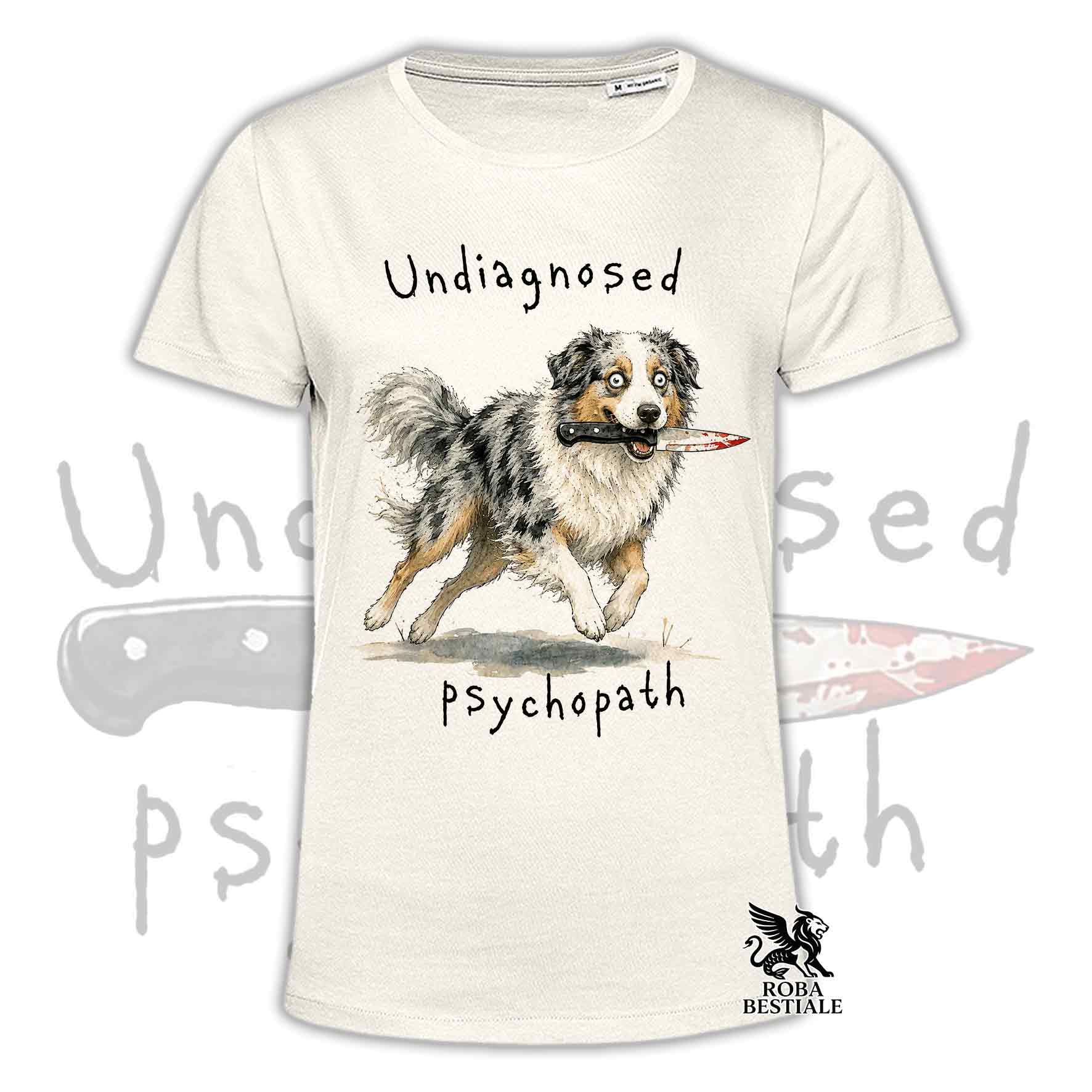 T-shirt beige stampata con un Australian Shepherd che tiene un coltello tra i denti. Grafica originale Roba Bestiale, collezione Psychopath