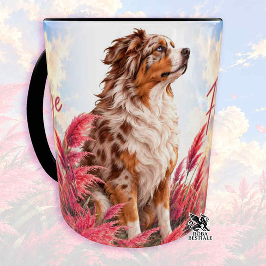 Tazza in ceramica con Australian Shepherd rosso merle, manico scuro e stampa floreale