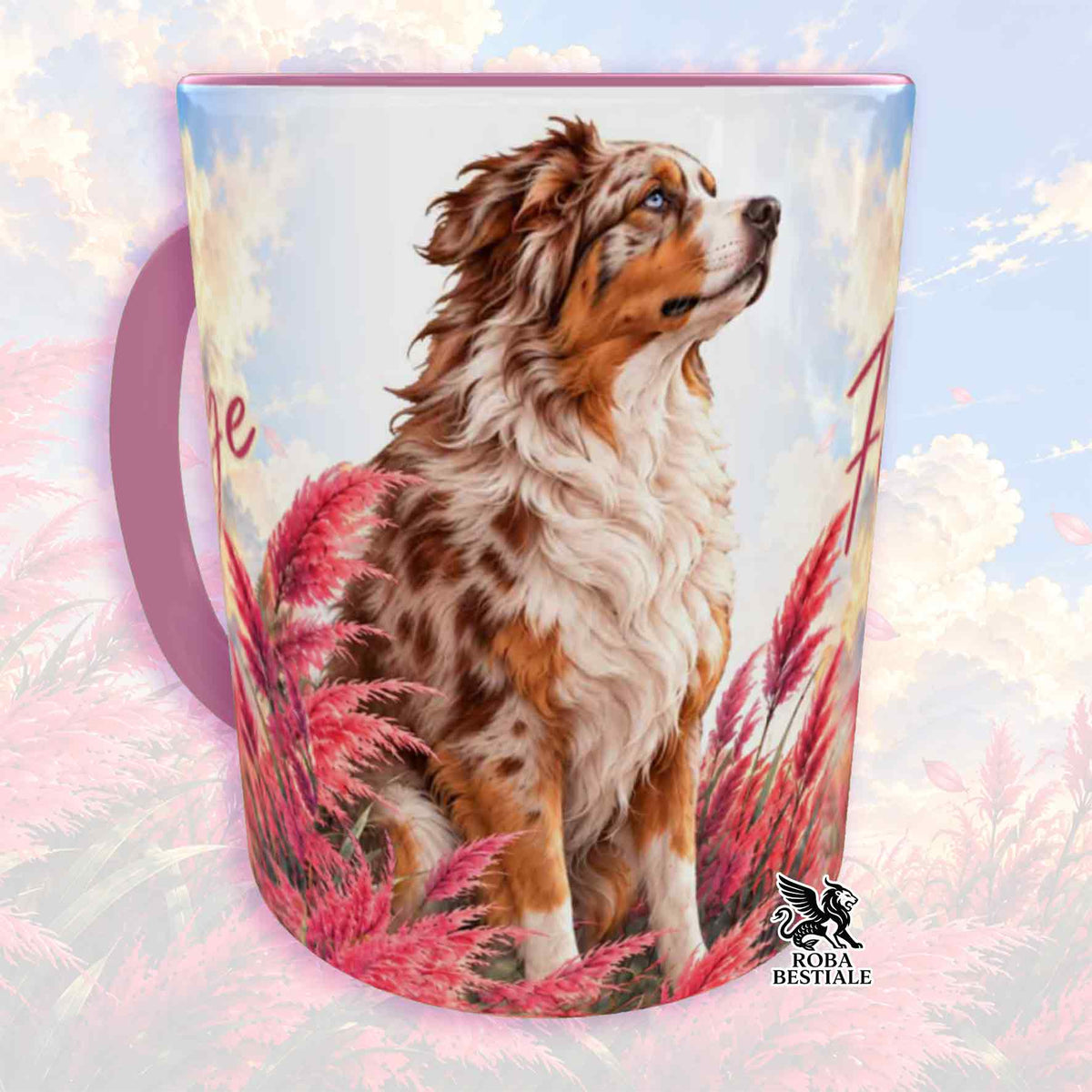Tazza con Australian Shepherd rosso merle, logo sul fondo e manico scuro