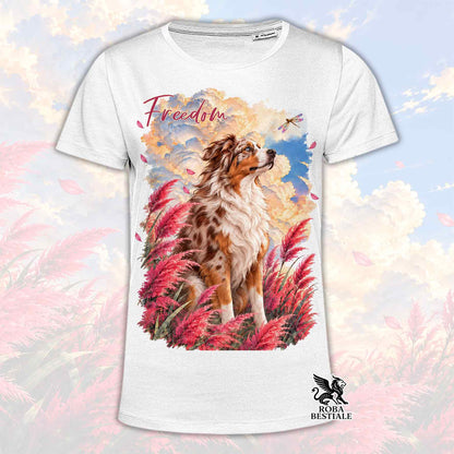 T-shirt bianca con Australian Shepherd, piume rosse e logo Roba Bestiale