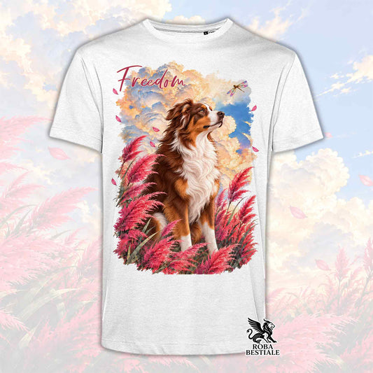 T-shirt bianca con stampa cane tricolore e scritta Freedom, piume rosse