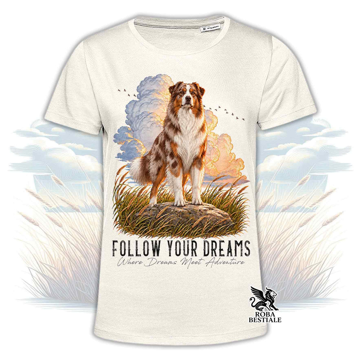 T-shirt beige stampata con un Australian Shepherd. Grafica originale Roba Bestiale, collezione Dream
