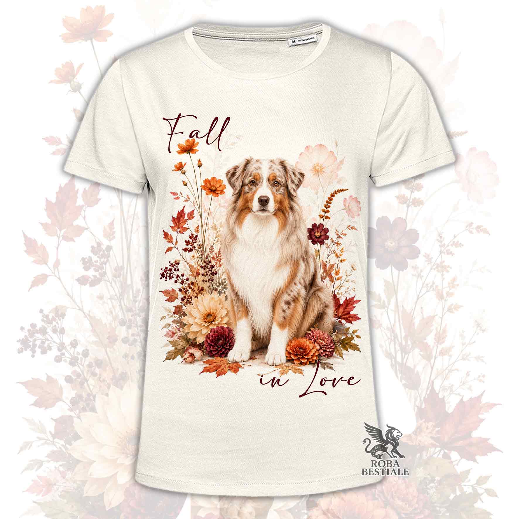T-shirt beige stampata con un Australian Shepherd seduto in mezzo a fiori e foglie autunnali. Grafica originale Roba Bestiale, collezione Fall in Love