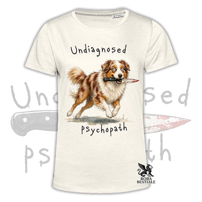 T-shirt beige stampata con un Australian Shepherd che tiene un coltello tra i denti. Grafica originale Roba Bestiale, collezione Psychopath
