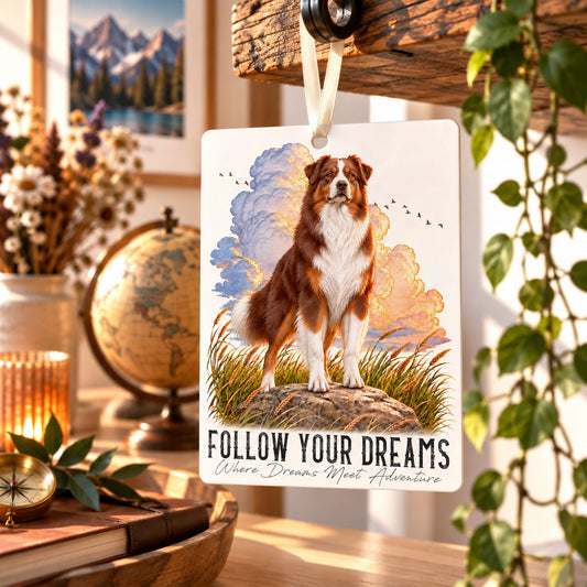 Profumatore con tag appeso raffigurante cane tricolore su prato, scritta "FOLLOW YOUR DREAMS"