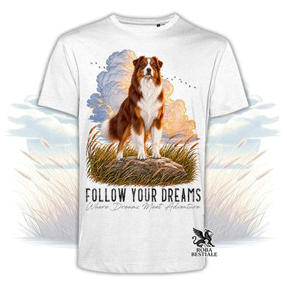 T-shirt bianca stampata con un Australian Shepherd. Grafica originale Roba Bestiale, collezione Dream