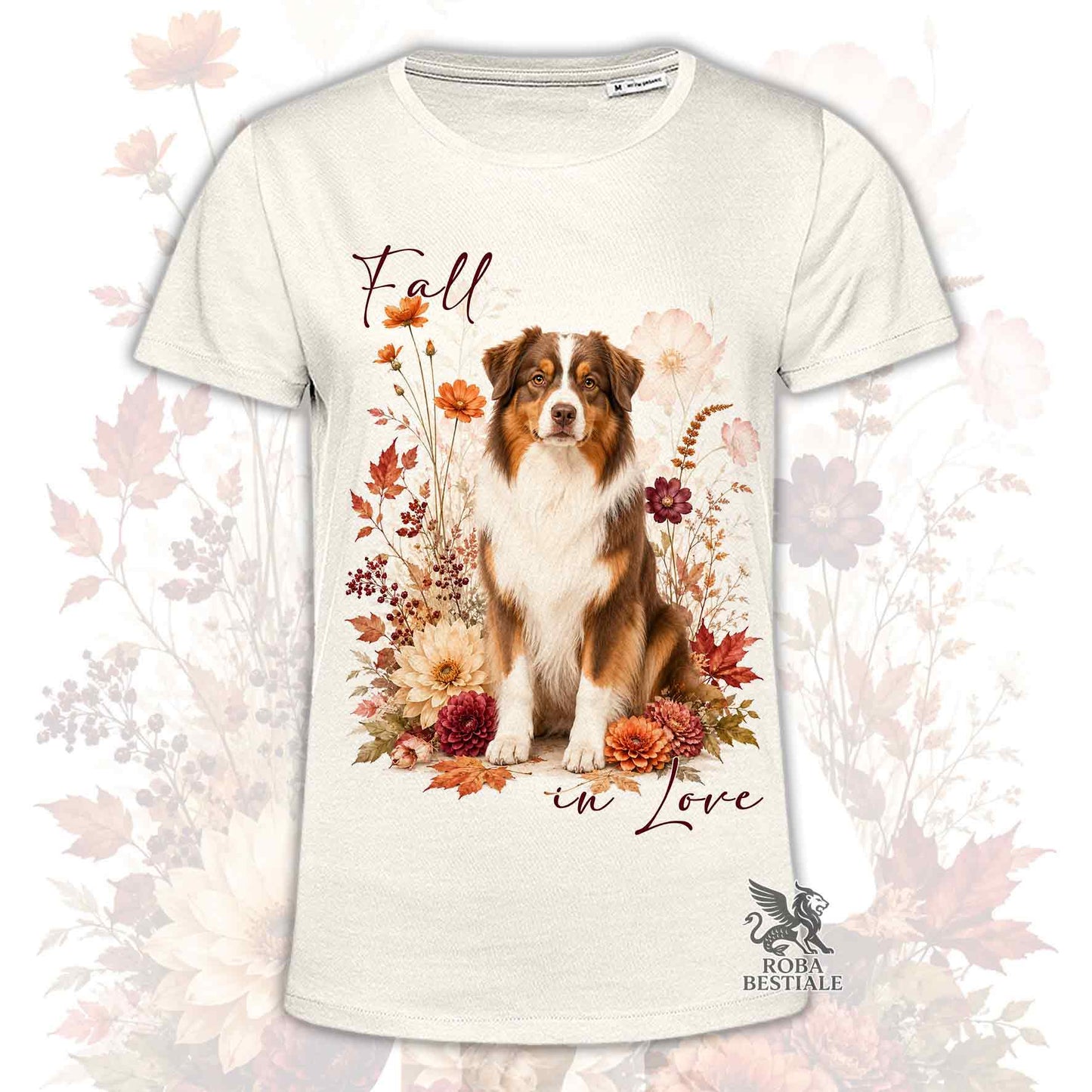 T-shirt beige stampata con un Australian Shepherd seduto in mezzo a fiori e foglie autunnali. Grafica originale Roba Bestiale, collezione Fall in Love