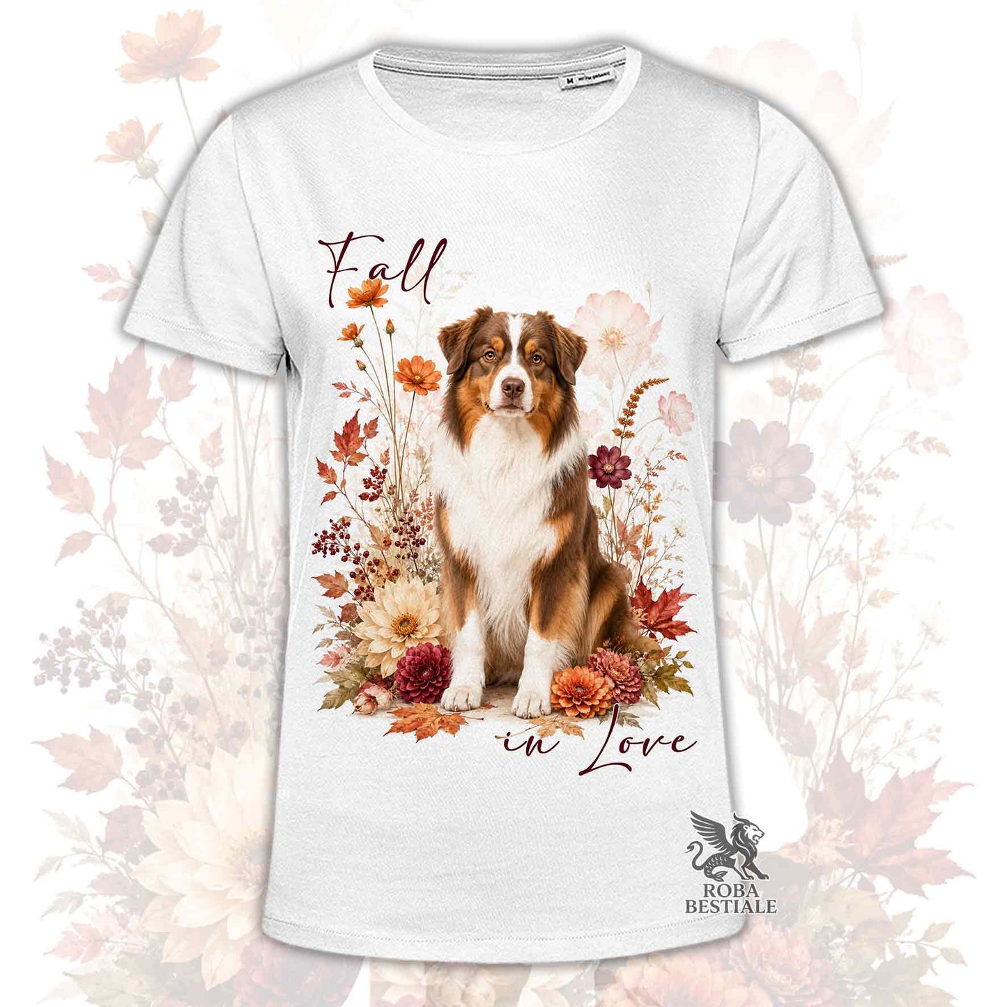 T-shirt bianca stampata con un Australian Shepherd seduto in mezzo a fiori e foglie autunnali. Grafica originale Roba Bestiale, collezione Fall in Love